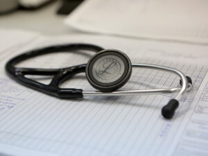 Подробнее о статье Врача обвиняют в сексуальных домогательствах к 38 находившимся на его попечении пациентам