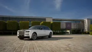 Подробнее о статье Rolls-Royce создавал этот автомобиль сто лет. Смотрим