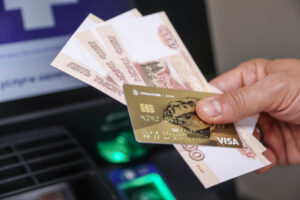 Подробнее о статье Росфинмониторинг объяснил лимит на внесение наличных через банкомат